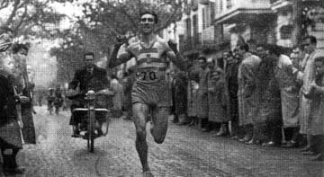 Barris winning the Igualada Cross Country race